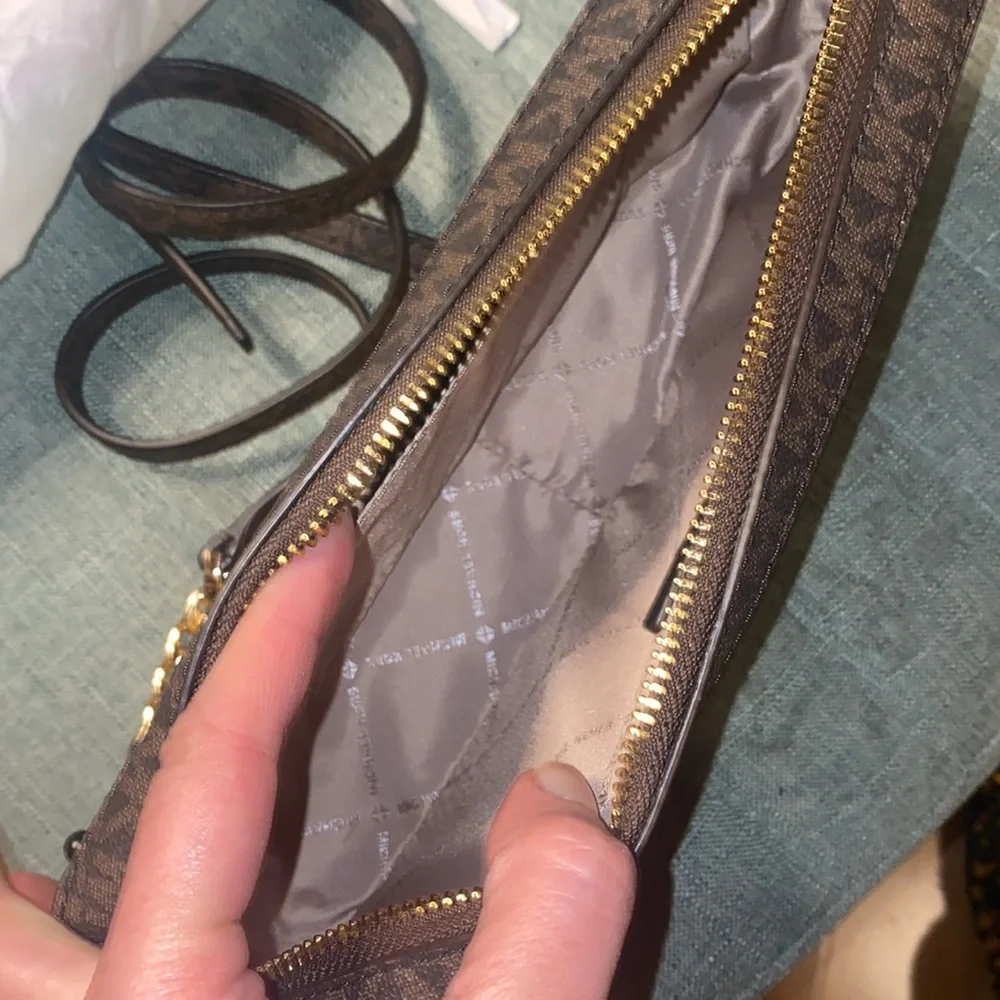 Michael Kors NYC license plate crossbody NWT - Picture 9 of 12